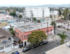 3030 W Pico Blvd in Los Angeles, CA - Building Photo - Building Photo