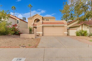 518 E Wescott Dr in Phoenix, AZ - Building Photo