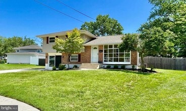 986 Sherbrook Cir in Somerdale, NJ - Building Photo - Building Photo