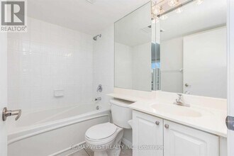 1000-1000 King St W in Toronto, ON - Building Photo - Building Photo