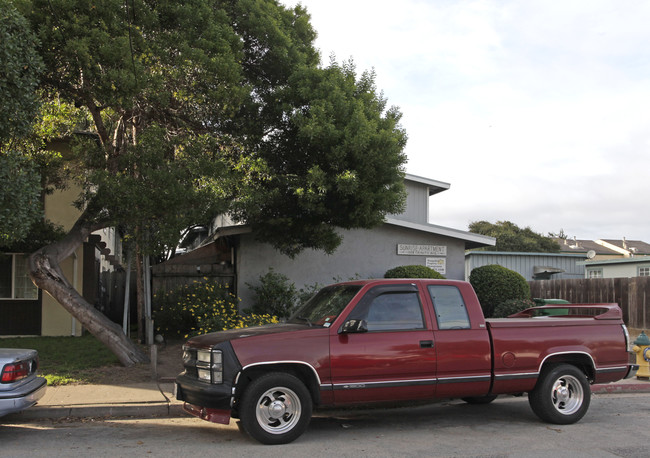 Sunrise Apartment in Seaside, CA - Building Photo - Building Photo