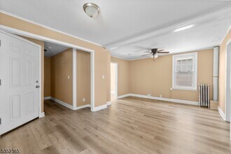 487 Valley Rd in West Orange, NJ - Building Photo - Building Photo
