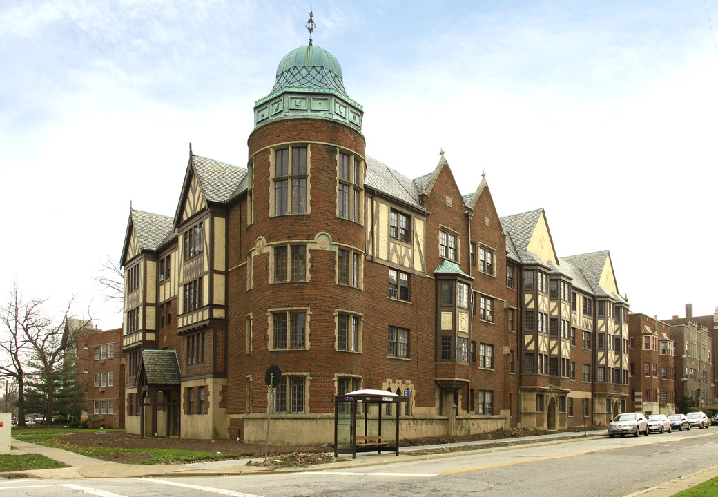 Spacious Apartment for Rent in Edgewater! in Lakewood, OH - Foto de edificio