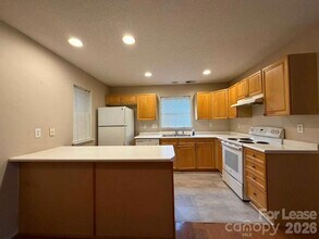 6007 Cougar Ln in Charlotte, NC - Foto de edificio - Building Photo