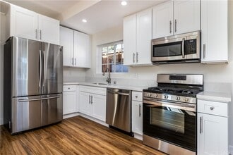 7039 Bevis Ave in Van Nuys, CA - Building Photo - Building Photo