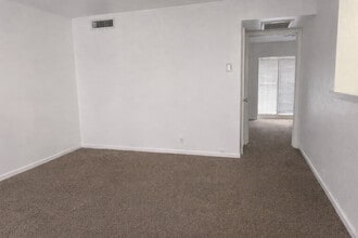 ZZZ - Lakeridge in Dallas, TX - Foto de edificio - Building Photo