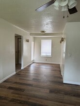 1043 W Nevada Ct in Roseburg, OR - Building Photo - Building Photo