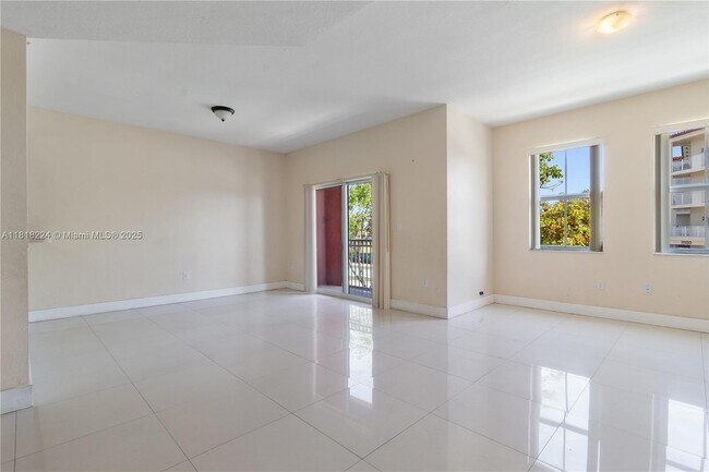 11102 NW 83rd St in Doral, FL - Building Photo - Building Photo