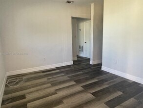 2247 Simms St in Hollywood, FL - Building Photo - Building Photo