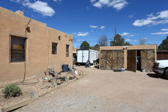 1021 Montano Rd NW in Albuquerque, NM - Building Photo - Building Photo