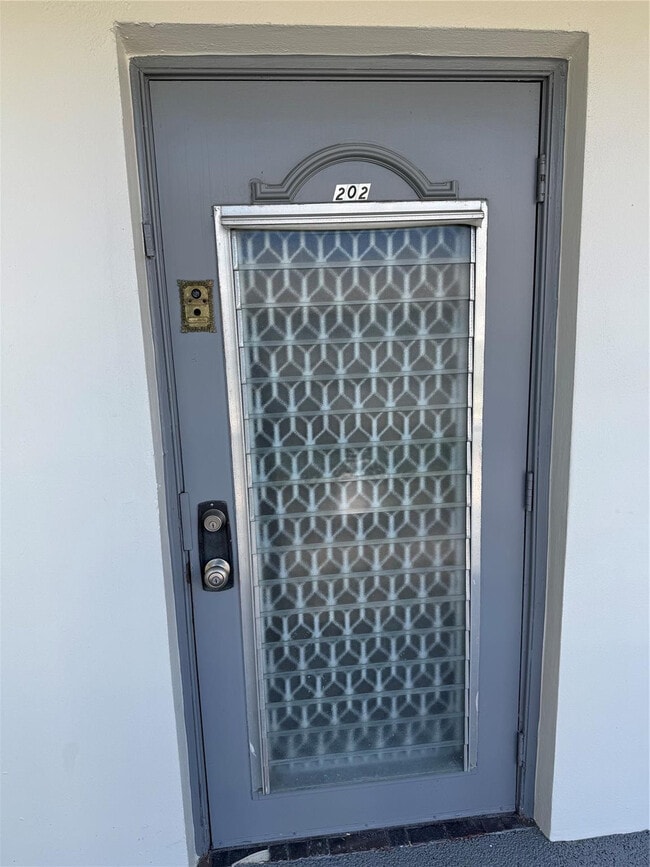 8280 Sunrise Lakes Blvd in Sunrise, FL - Building Photo - Building Photo