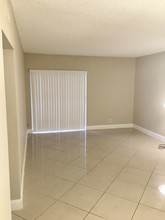 405 S Pine Island Rd-Unit -D-414 in Plantation, FL - Building Photo - Building Photo