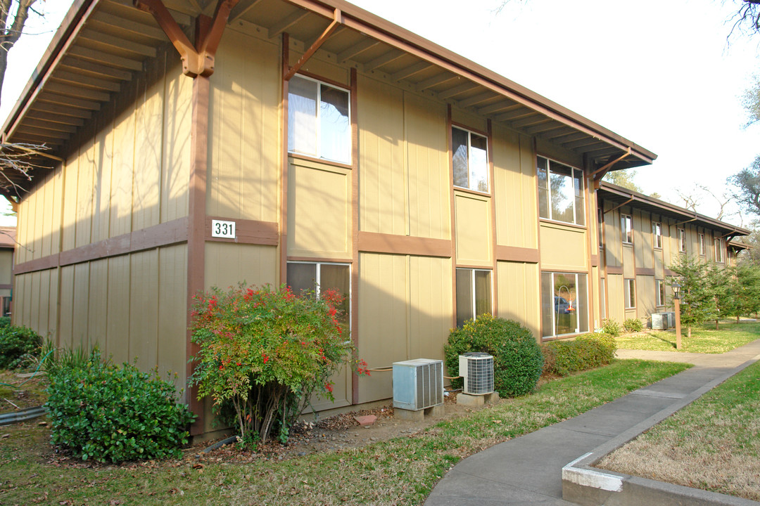 331 South St in Redding, CA - Building Photo