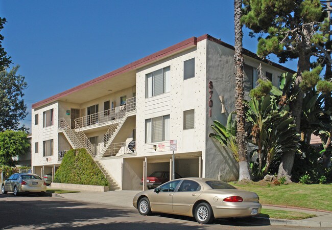 8701 Olin St in Los Angeles, CA - Foto de edificio - Building Photo