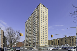 Lind-Ric Apartments in Bronx, NY - Foto de edificio - Primary Photo