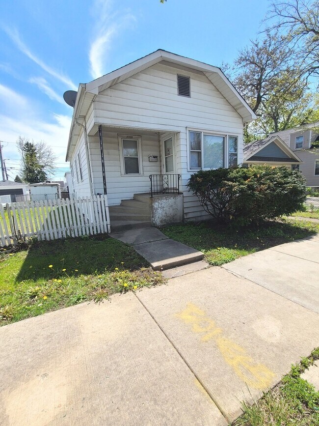 7319 W Addison St in Chicago, IL - Building Photo - Building Photo