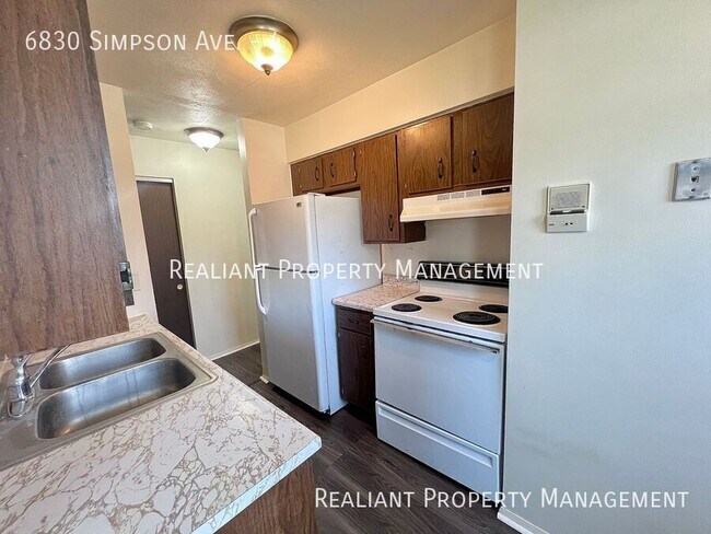 6830 Simpson Ave-Unit -4 in North College Hill, OH - Building Photo - Building Photo
