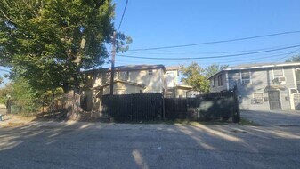 6502 W Montgomery Rd in Houston, TX - Building Photo