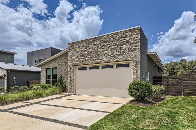 16108 Sydney Carol Ln in Austin, TX - Foto de edificio - Building Photo