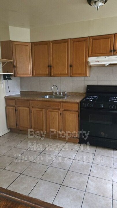 5202 F St in Philadelphia, PA - Building Photo