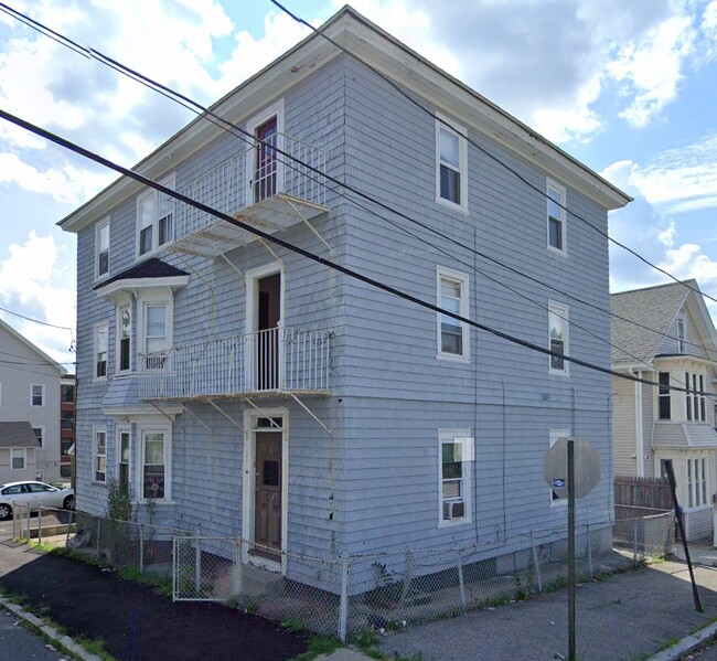 16 Opper St in Providence, RI - Building Photo - Primary Photo