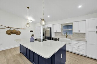 852 Rabbit Rd in Sanibel, FL - Foto de edificio - Building Photo