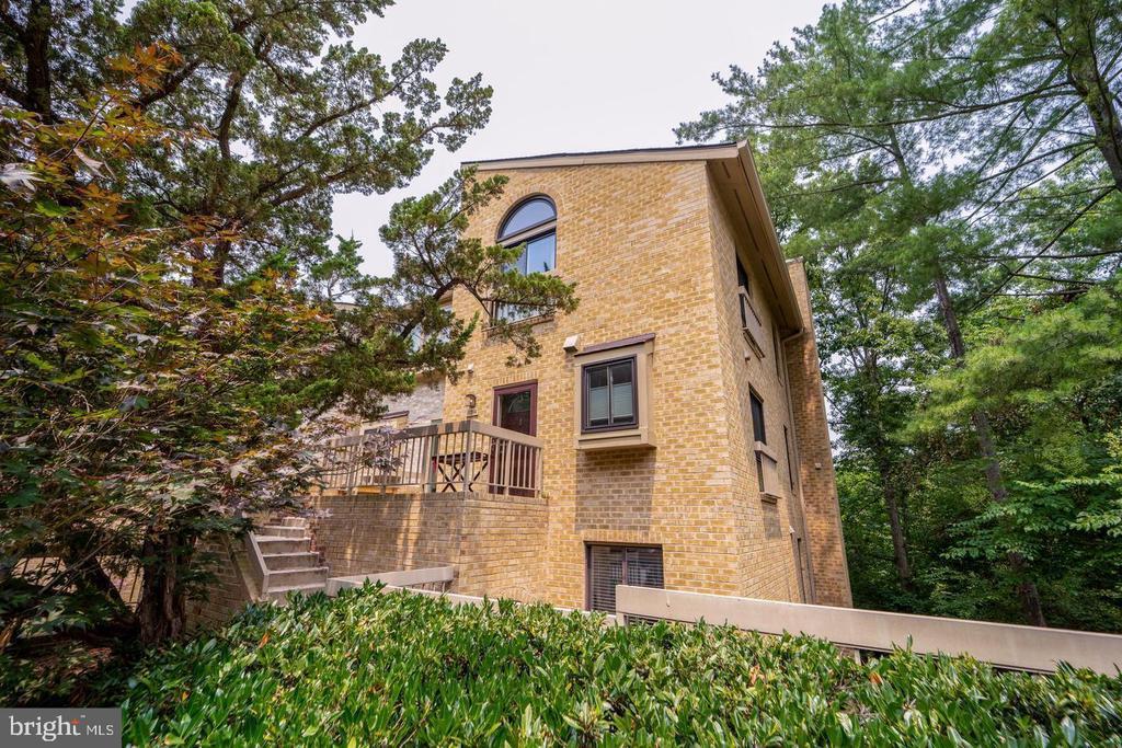 11214 Beaver Trail Ct in Reston, VA - Building Photo