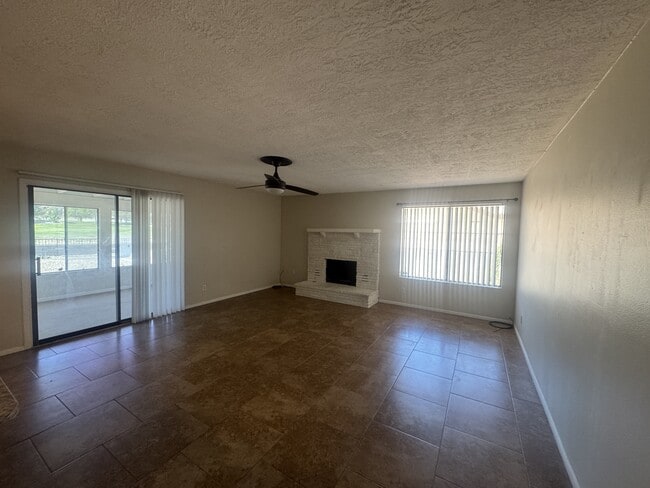 935 Country Club Dr in Kingman, AZ - Building Photo - Building Photo