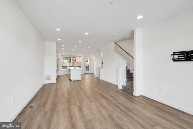 16560 Crabbs Branch Way in Rockville, MD - Building Photo - Building Photo