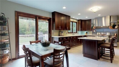 48 St George Ct in Warwick, RI - Building Photo - Building Photo