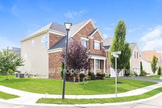 17 Greylynne Dr in Monroe Township, NJ - Building Photo - Building Photo