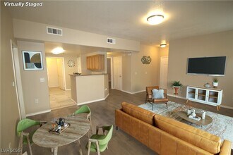 10550 W Alexander Rd in Las Vegas, NV - Building Photo - Building Photo