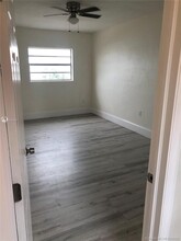 420 NW S River Dr-Unit -420 in Miami, FL - Building Photo - Building Photo