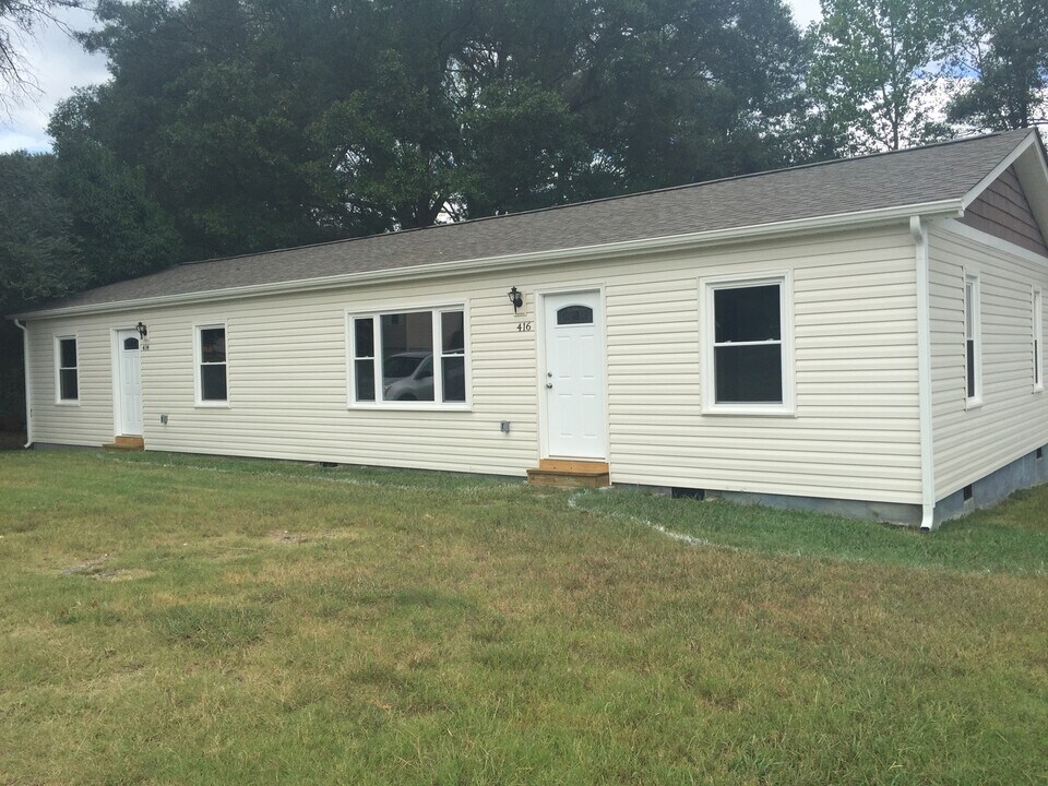 416 E Wilkins St in Dallas, NC - Building Photo