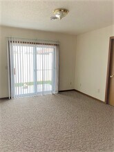 4810 Southridge Ct, Unit 1 in Eau Claire, WI - Foto de edificio - Building Photo