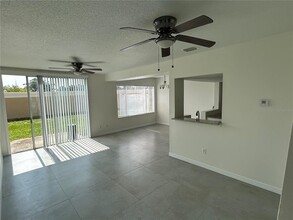 202 Washington Palm Loop in Davenport, FL - Building Photo - Building Photo