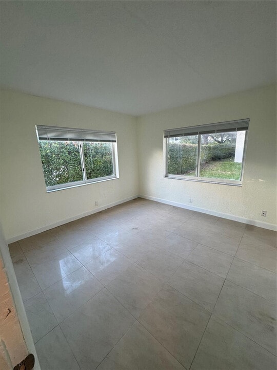 151 SE 6th Ave in Pompano Beach, FL - Foto de edificio