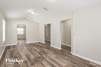 1741 Chandelier Cir E in Jacksonville, FL - Building Photo - Building Photo