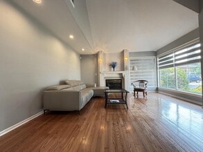 10924 160 St in Surrey, BC - Building Photo - Building Photo