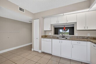 13700 SW 14th St in Pembroke Pines, FL - Building Photo - Building Photo