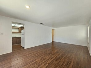 7602 W Powhatan Ave in Tampa, FL - Building Photo - Building Photo