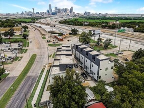 942 E Jefferson Blvd in Dallas, TX - Building Photo - Building Photo