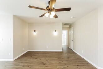 2638 E Valencia Dr in Phoenix, AZ - Foto de edificio - Building Photo