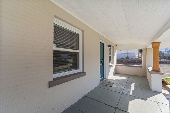 1806 Arizona Ave, Unit 1 in El Paso, TX - Foto de edificio - Building Photo