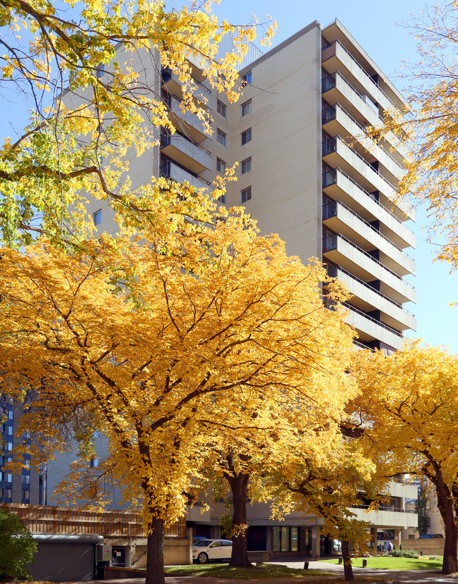 Axis Tower in Edmonton, AB - Building Photo - Building Photo