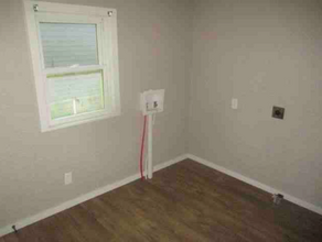 805 S Hardy Ave in Independence, MO - Foto de edificio - Building Photo