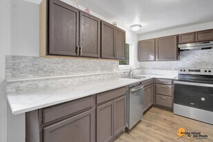 12636 Silver Fox Ln in Anchorage, AK - Building Photo