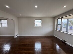36 Collins Ln in Maple Shade, NJ - Building Photo - Building Photo