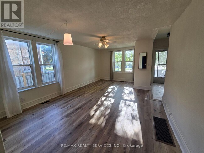 82 Rosedale Ave W in Brampton, ON - Building Photo - Building Photo