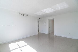 1075 93rd St in Bay Harbor Islands, FL - Building Photo - Building Photo